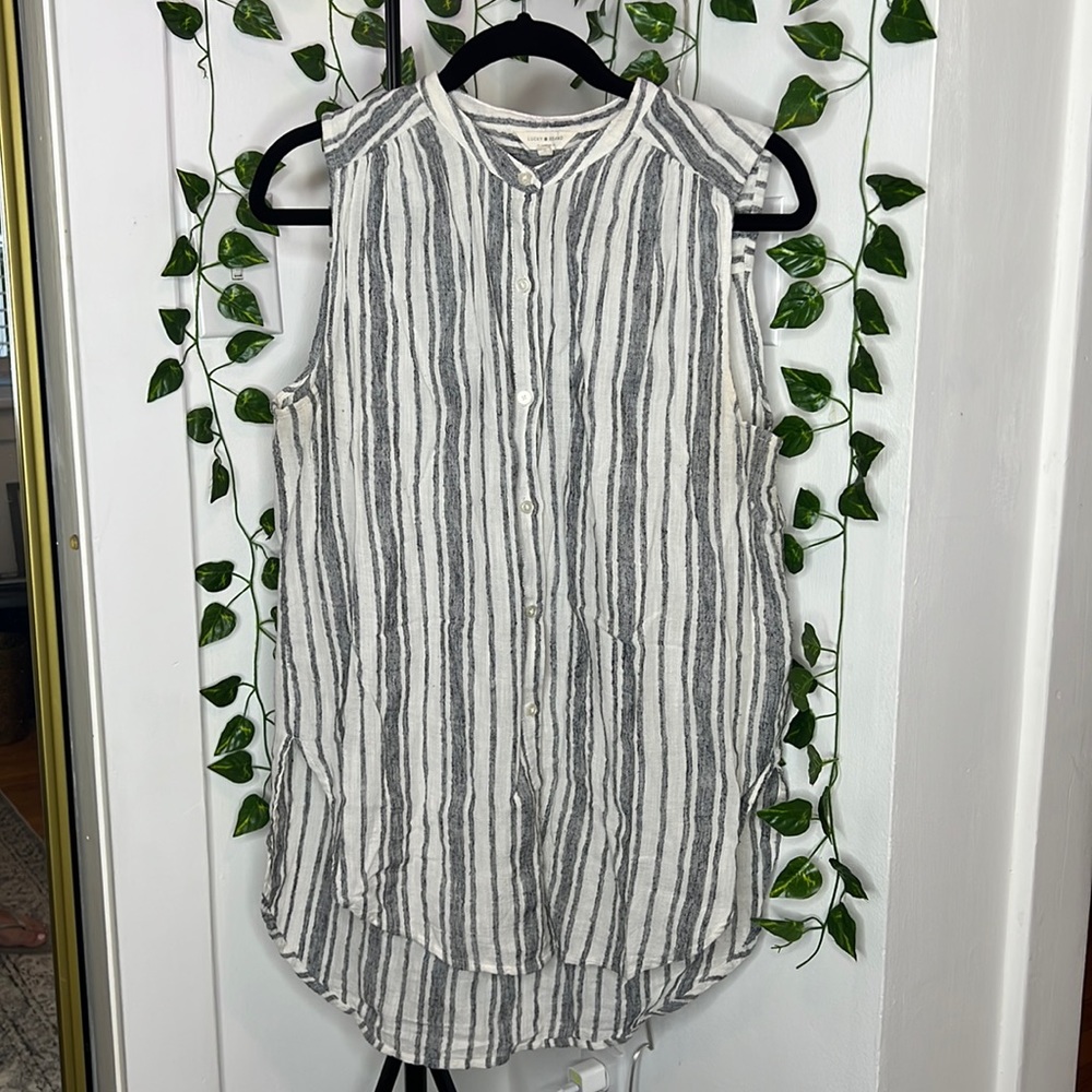 Lucky Brand Women’s button down sleeveless shirt.